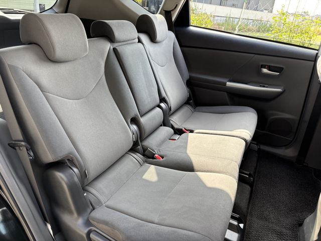 TOYOTA PRIUS Alpha 2013