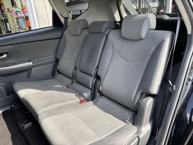 TOYOTA PRIUS Alpha 2013