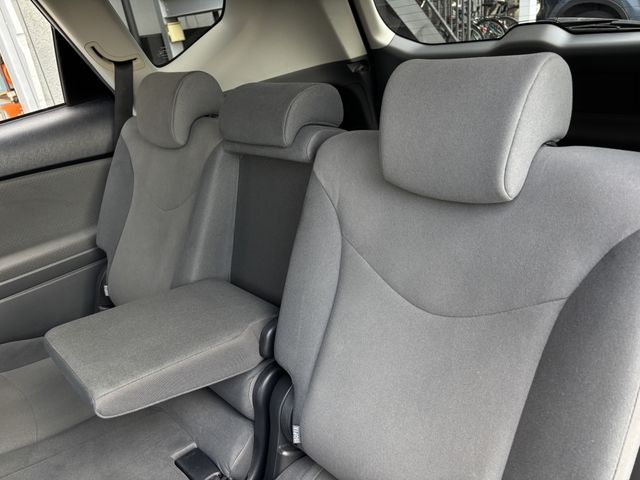 TOYOTA PRIUS Alpha 2013