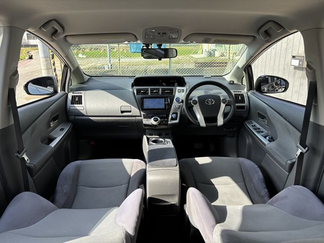 TOYOTA PRIUS Alpha 2013