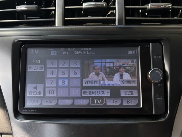 TOYOTA PRIUS Alpha 2013