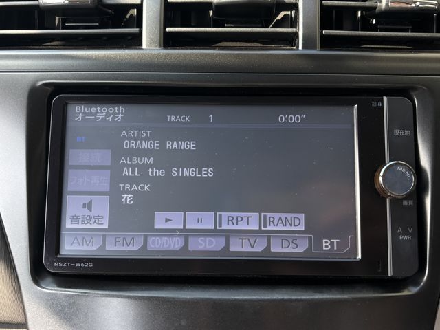 TOYOTA PRIUS Alpha 2013