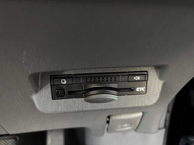 TOYOTA PRIUS Alpha 2013