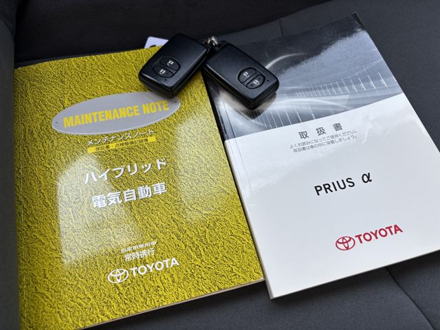 TOYOTA PRIUS Alpha 2013