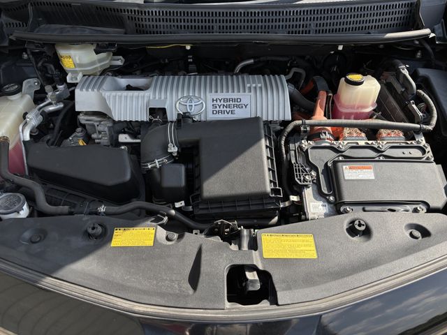 TOYOTA PRIUS Alpha 2013