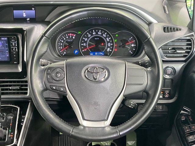 TOYOTA VOXY 2018