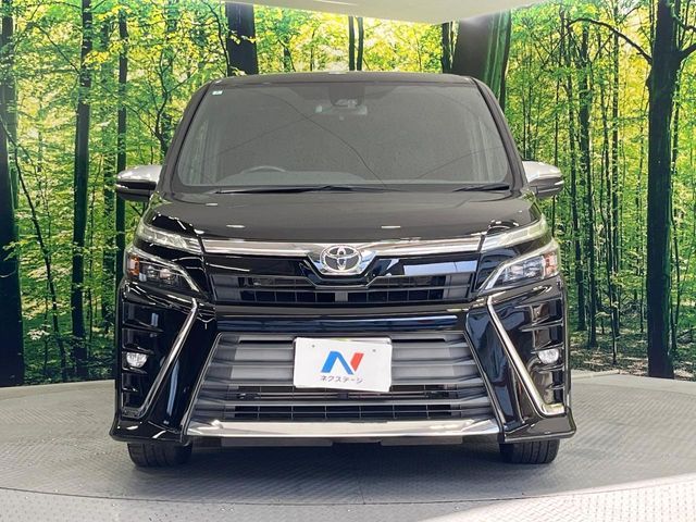TOYOTA VOXY 2018