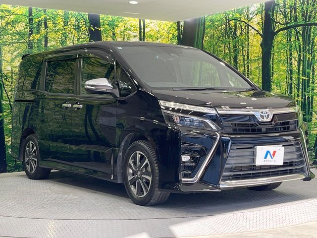 TOYOTA VOXY 2018