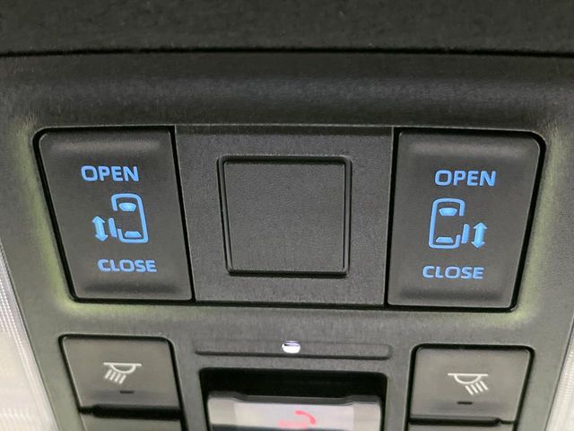 TOYOTA VOXY 4WD 2022