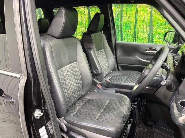 TOYOTA VOXY 4WD 2022