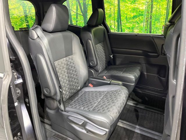 TOYOTA VOXY 4WD 2022