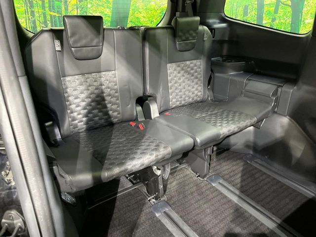 TOYOTA VOXY 4WD 2022