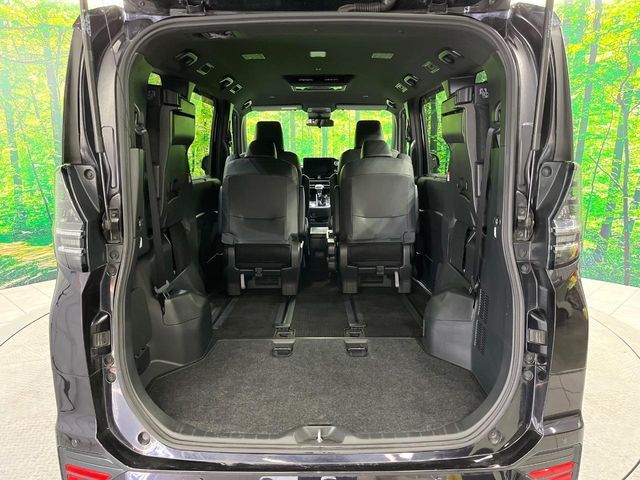 TOYOTA VOXY 4WD 2022