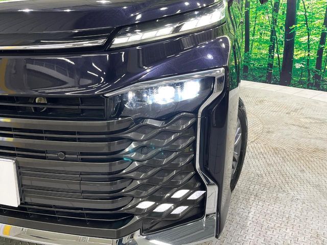 TOYOTA VOXY 4WD 2022