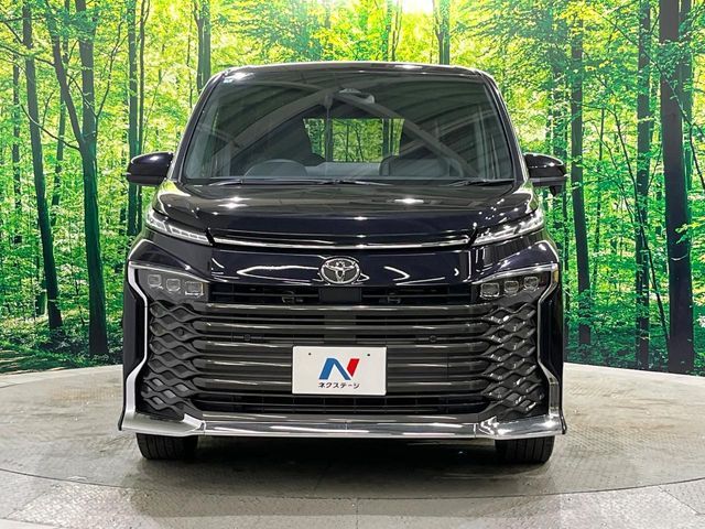 TOYOTA VOXY 4WD 2022