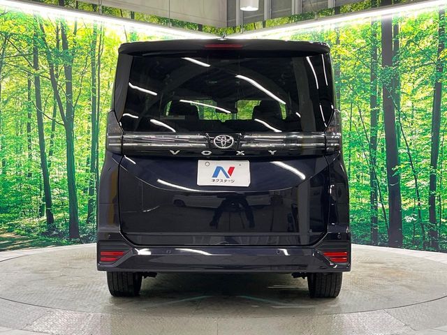 TOYOTA VOXY 4WD 2022