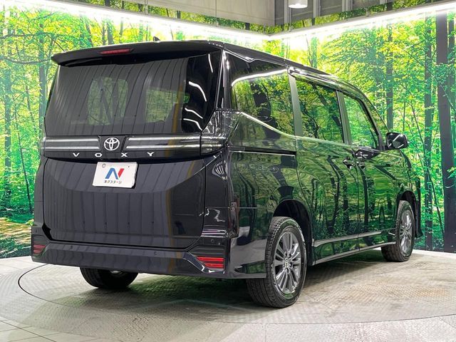 TOYOTA VOXY 4WD 2022