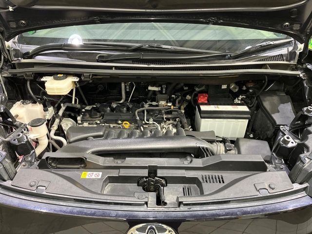 TOYOTA VOXY 4WD 2022