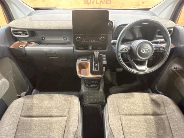 TOYOTA SIENTA HYBRID 2022