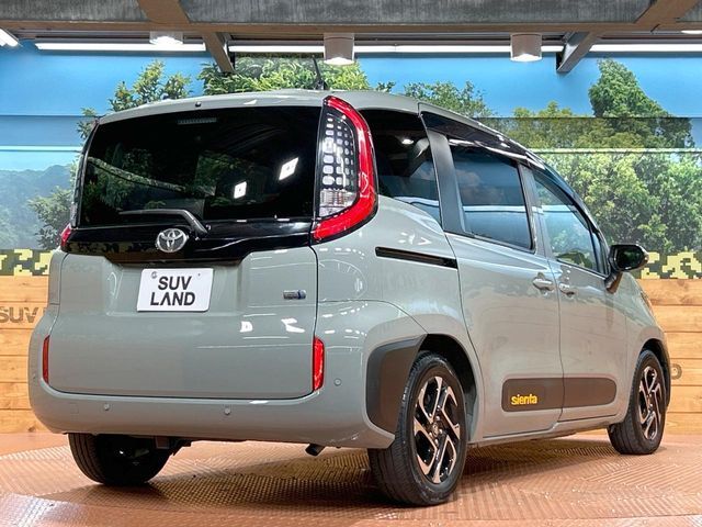 TOYOTA SIENTA HYBRID 2022