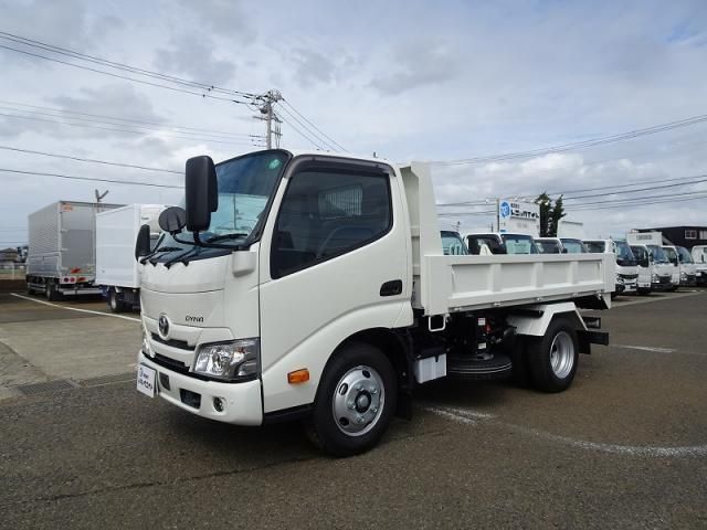 TOYOTA DYNA 2025