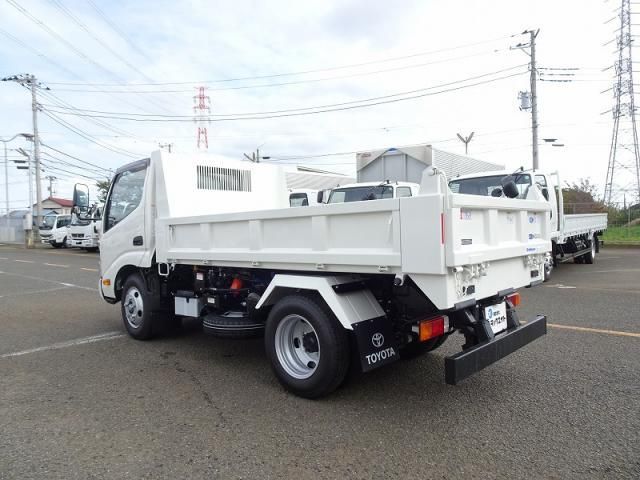 TOYOTA DYNA 2025