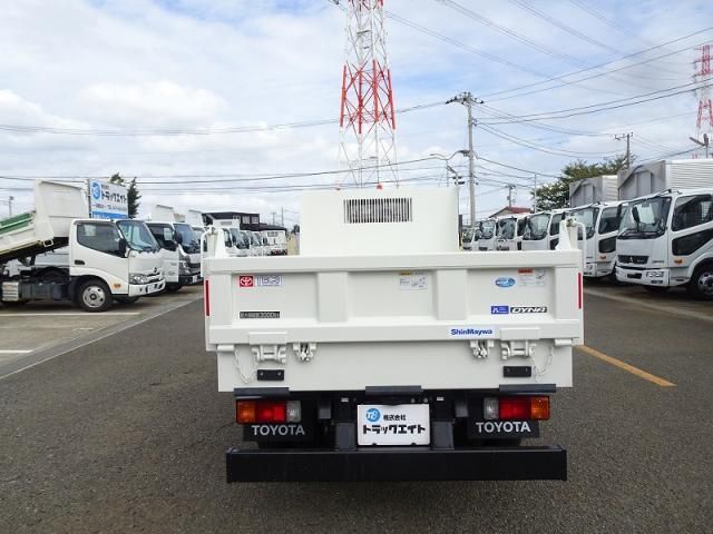 TOYOTA DYNA 2025
