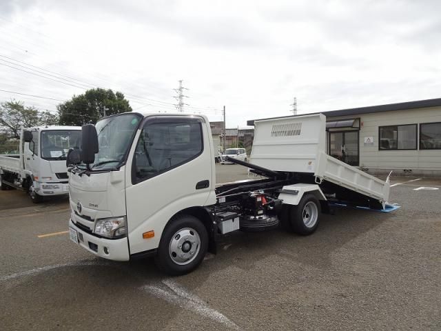 TOYOTA DYNA 2025