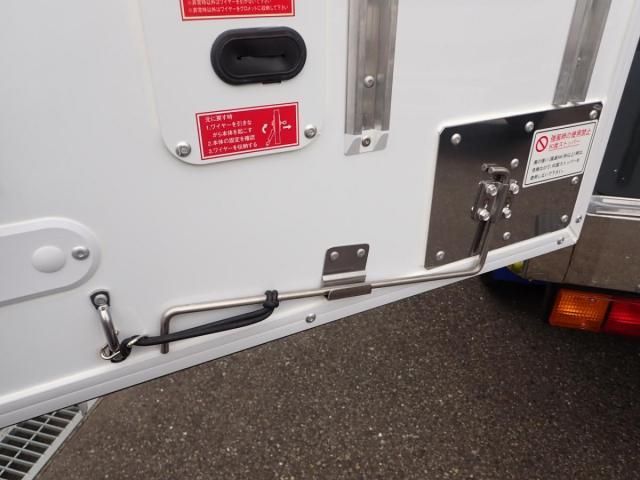 MITSUBISHI CANTER 2025