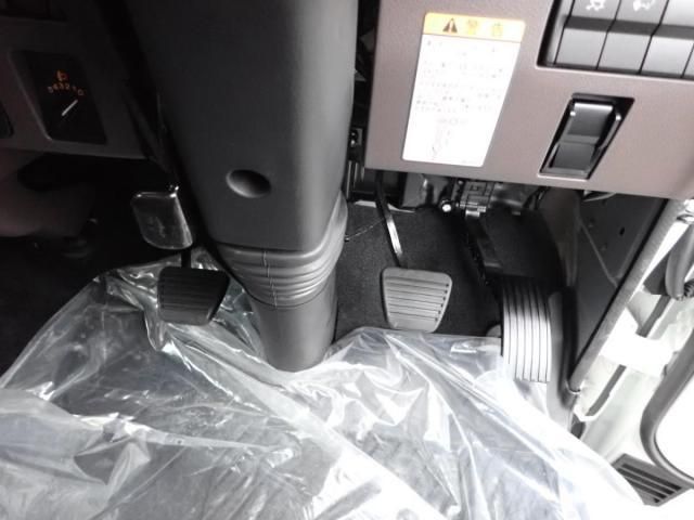 MITSUBISHI CANTER 2025