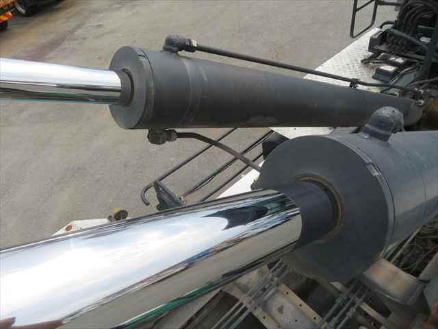 MITSUBISHI FUSOU SUPER GREAT 2011