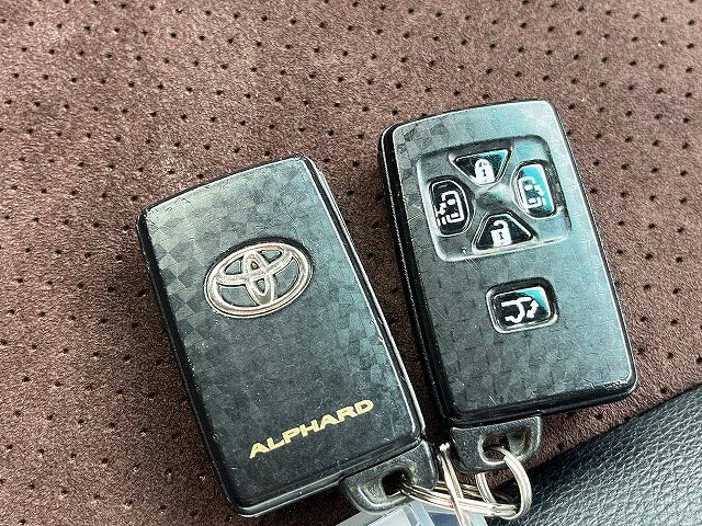TOYOTA ALPHARD 2013