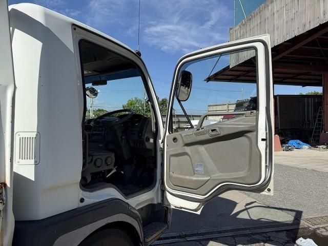 MITSUBISHI FUSOU FIGHTER 2005