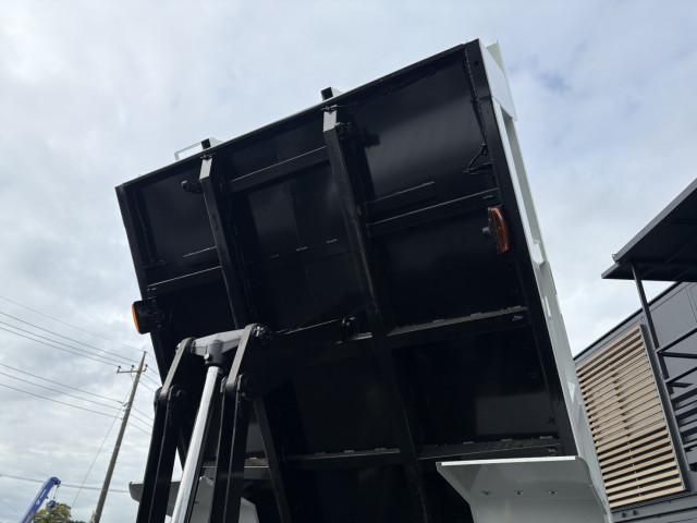 MITSUBISHI FUSOU FIGHTER 2024