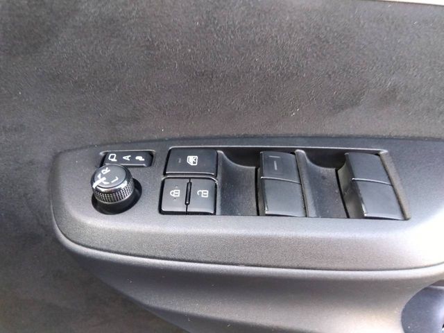 TOYOTA YARIS HYBRID 2023