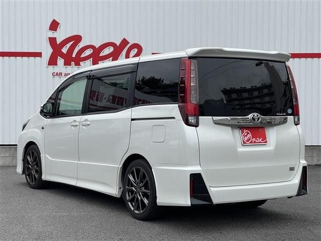 TOYOTA NOAH 2016