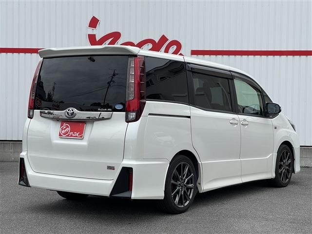 TOYOTA NOAH 2016