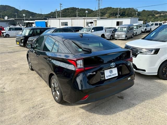 TOYOTA PRIUS 2022