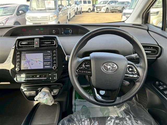 TOYOTA PRIUS 2022
