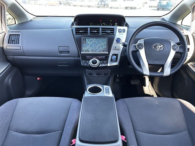 TOYOTA PRIUS Alpha 2012