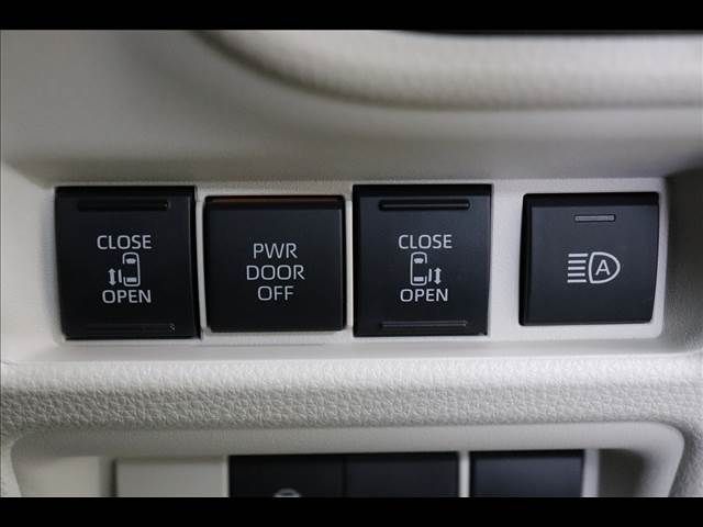 TOYOTA SIENTA HYBRID 2022