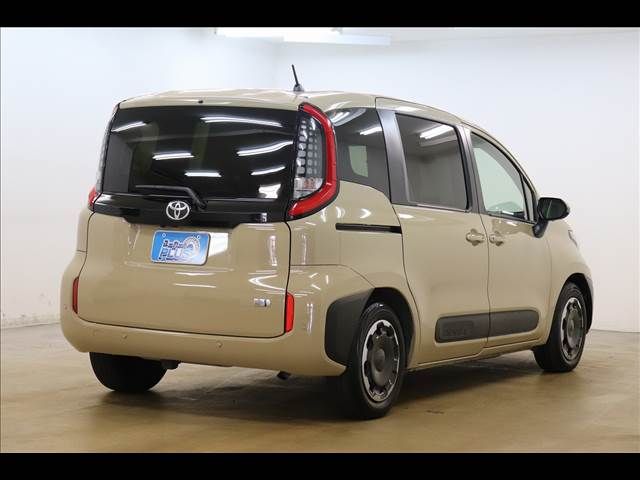 TOYOTA SIENTA HYBRID 2022