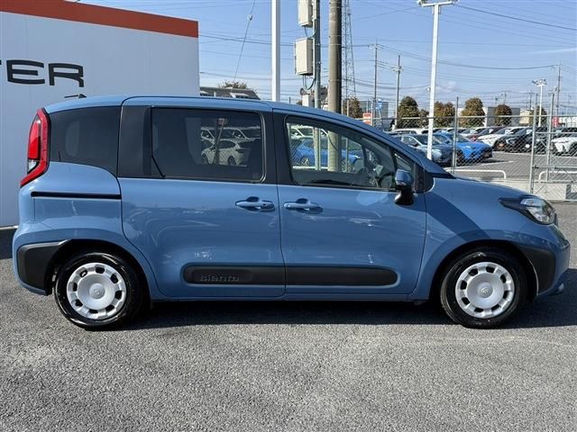 TOYOTA SIENTA HYBRID 2023