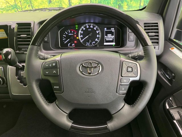 TOYOTA HIACE van 4WD 2025