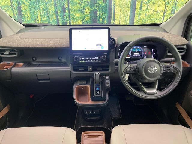 TOYOTA SIENTA HYBRID 2024