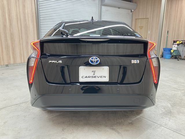 TOYOTA PRIUS 2018