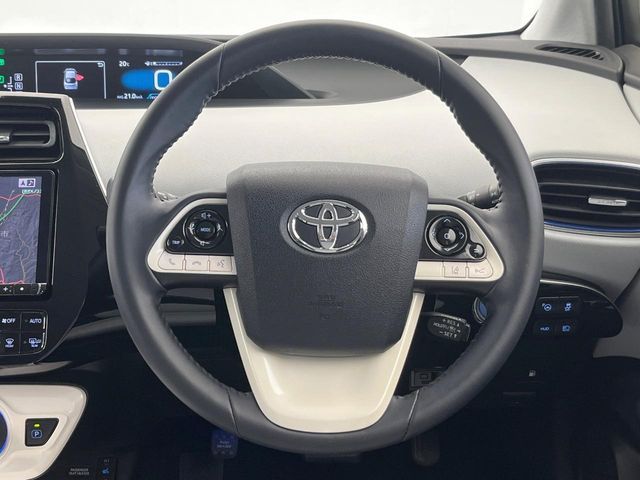 TOYOTA PRIUS 2017
