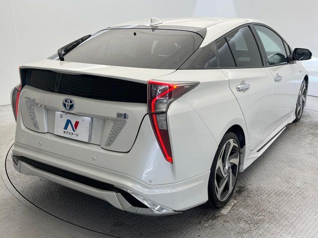 TOYOTA PRIUS 2017