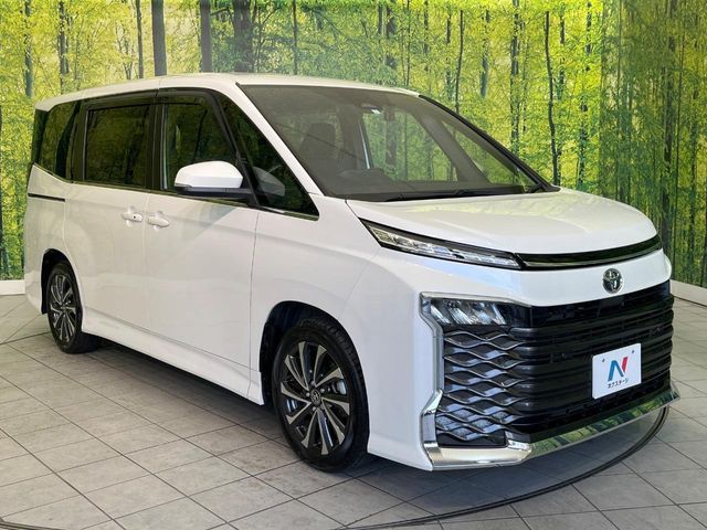 TOYOTA VOXY 2023