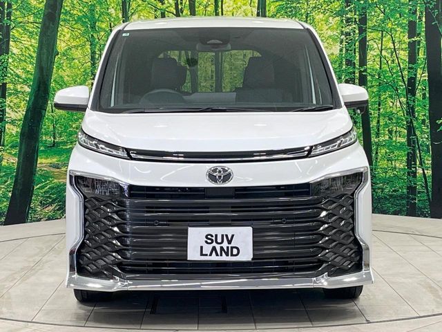 TOYOTA VOXY 2025
